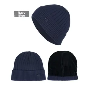 Bonnet en maille côtelée bleu marine avec doublure polaire et détail de logo en caoutchouc