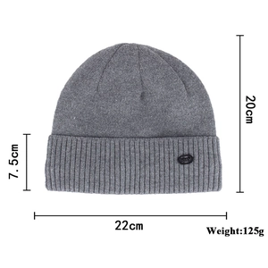 Graue Strickmütze mit Metall-Fashion-Label und Fleece-Futter, Wintermützen-Set
