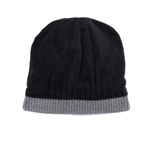 Bonnet en tricot d'hiver avec revers gris et doublure polaire noire douce et chaude