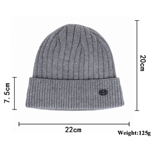 Bonnet en tricot gris avec doublure polaire et badge métallique FASHION pour hiver