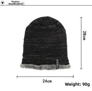 Winter striped beanie detail with warm fleece lining and 28x24cm size specifications