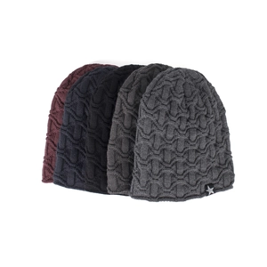 Bonnets en tricot doublés polaire avec écusson étoile en bordeaux et nuances de gris