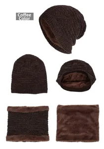 Détail de l'ensemble bonnet et tour de cou en tricot marron café avec doublure polaire