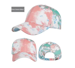 Detailansichten der Batik-Baseballkappe in Pink Grün und Blau mit verstellbarem Riemen