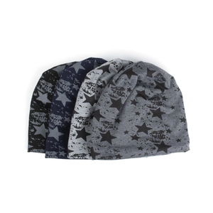 Bonnets d'hiver doublés polaire avec imprimé étoiles en noir, marine et gris clair