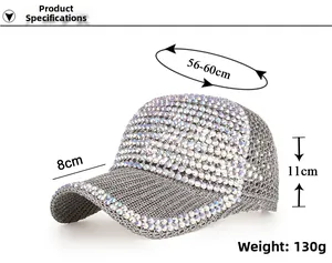 Vue détaillée de la casquette en maille grise avec strass irisés et dimensions