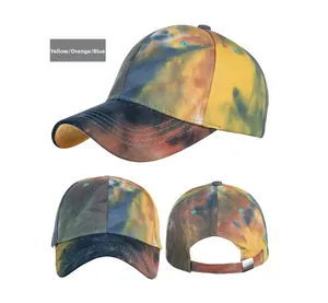 Dreiseitenansicht der Batik-Baseballkappe in Gelb, Orange und Blau mit Metallschnalle