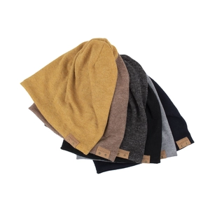 Winter Strickmützen aus Kaschmirimitat mit Lederetiketten in verschiedenen Farben
