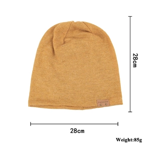 Senfgelbe Strickmütze mit Leder-Label, Größe 28x28 cm und einem Gewicht von 85 g