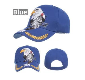 Dettaglio del berretto blu con ricamo aquila USA e cinturino in velcro regolabile