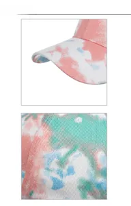Detailansicht der Tie-Dye Baseballkappe mit Köpergewebe-Textur und feinen Nähten
