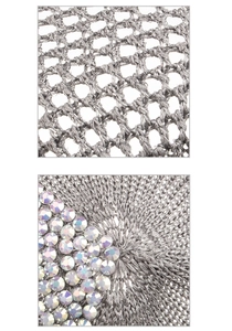 Détail macro de la maille argentée et des strass AB étincelants sur la casquette