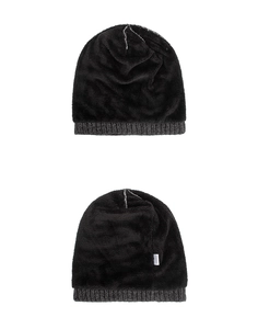 Detailed view of the thick black fleece lining and gray knit texture on winter beanie