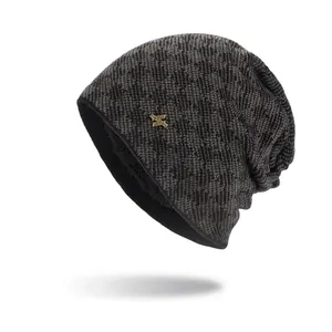 Bonnet en Tricot Jacquard Chaud Avec Doublure Polaire Motif à Carreaux Décoration Étiquette Métallique Chapeau d'Hiver Homme Femme
