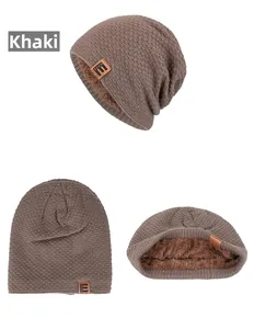 Detailansicht der khakifarbenen Strickmütze mit warmem Fleecefutter und EDEN Lederaufnäher