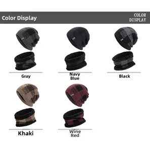 Vue détaillée de cinq couleurs d'ensembles bonnet et écharpe en tricot avec doublure polaire