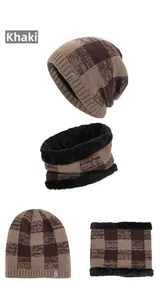 Détail de l'ensemble bonnet et tour de cou à carreaux kaki avec doublure polaire