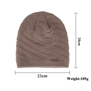 Bonnet en tricot marron café pour homme avec doublure polaire chaude et patch en cuir
