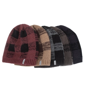 Winter knitted beanie set for men and women with warm checkered pattern and fashion label
