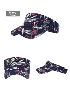 Tre viste della visiera blu navy con stampa floreale tropicale su sfondo bianco