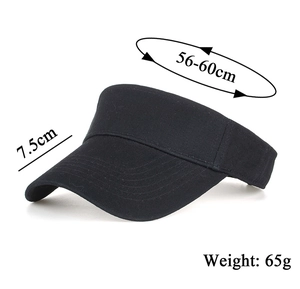 Détail de la visière en coton noir avec bord de 7,5 cm et sangle réglable de 56-60 cm