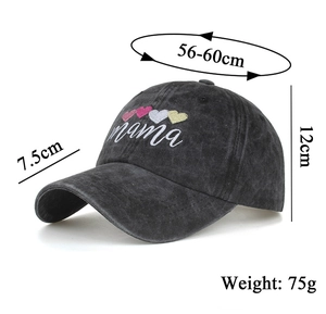 Vue détaillée casquette en coton délavé avec broderie mama et mesures de taille