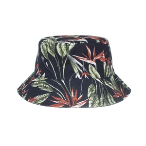 Cotton bucket hat with tropical floral print and wide brim for sun protection