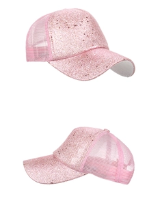 Detailansicht der rosa Pailletten-Baseballkappe mit Mesh-Rückseite und Glitzerschirm
