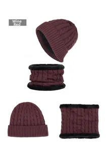 Vues détaillées de l'ensemble bonnet et cache-col en tricot torsadé bordeaux doublé polaire