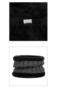 Détail d'un tour de cou en tricot torsadé gris avec doublure polaire noire et étiquette