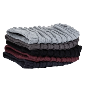 Fleecegefütterte Strickmützen für den Winter in Grau, Schwarz, Rot und Marineblau