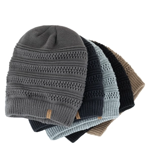 Five-color knitted beanie set with fleece lining and leather sport label