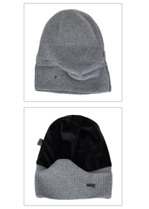 Detail van grijze gebreide muts met zachte zwarte fleecevoering en kwaliteitswaslabel