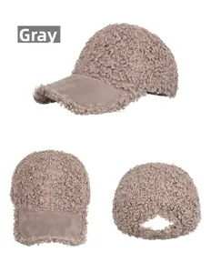 Mise en page trois vues de la casquette de baseball grise en polaire avec bord daim