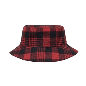 Bob classique en laine à carreaux rouges et noirs pour rester au chaud en hiver