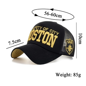 Détail de casquette trucker Boston avec broderie dorée et taille ajustable