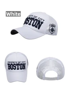 Détails du filet blanc et de la broderie Boston sur cette casquette de type trucker