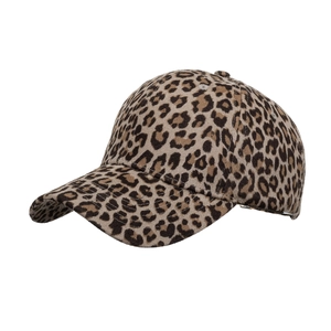 Classic leopard print baseball cap with curved brim and six-panel design for outdoor fashion
