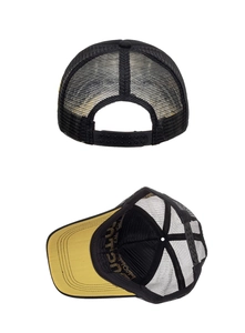 Gros plan sur l'arrière en filet et la fermeture snapback réglable d'une casquette trucker