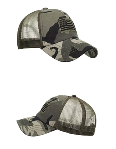 Détails de la maille verte respirante et du motif camouflage sur la casquette trucker