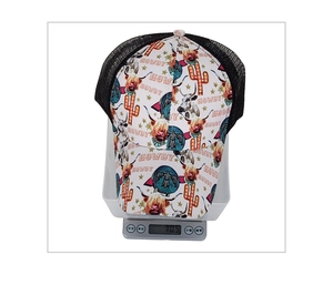 Mesure du poids de 70,5g pour la casquette trucker en filet style western Howdy