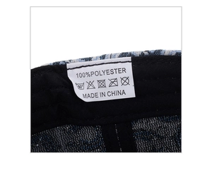 Detailansicht der Baseballkappe mit Fischschuppen-Muster und 100% Polyester Pflegeetikett
