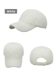 Affichage en trois vues de la casquette de baseball blanche en laine d'agneau