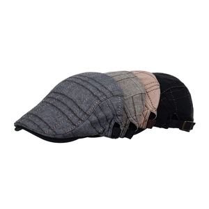 Lot de quatre casquettes gavroche classiques à carreaux vintage avec sangle réglable
