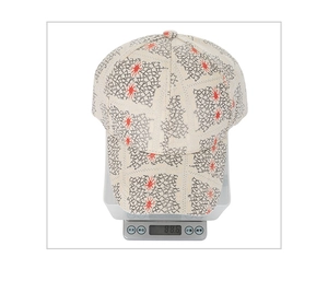 Close-up of the beige baseball cap with grey mesh pattern showing product weight on scale