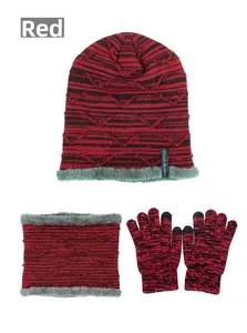 Winter-Strickset mit rot-schwarz gestreifter Mütze, Schal und Handschuhen mit warmem Fleecefutter