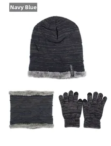 Detailansicht des dunkelblauen Stricksets mit dickem Fleece-Futter für Wärme