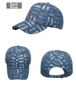 Vues sous trois angles d'une casquette en denim bleu foncé avec lettrage QUEEN irisés