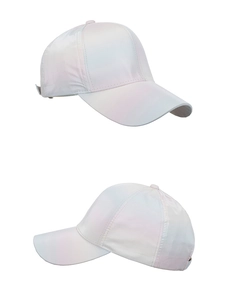 Détail de casquettes de baseball dégradé pastel avec tissu à séchage rapide nacré
