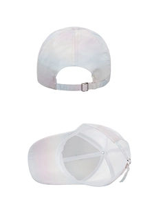 Détail d'une casquette dégradée avec boucle métallique et doublure en maille respirante